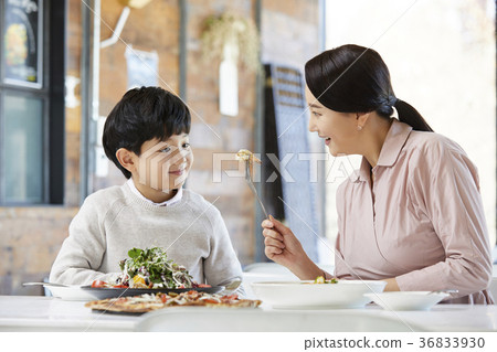 媽媽，兒子，餐廳 36833930
