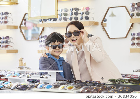 Mom, Son, Optician 36834050