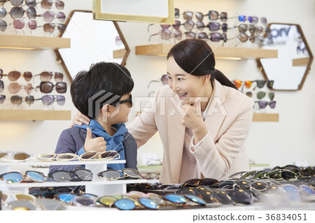 Mom, Son, Optician Mom, Son, Optician 36834051