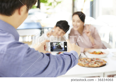 Mom, Son, Restaurant Mom, Son, Restaurant 36834068