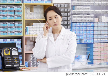 Female, optician, optician 36834121