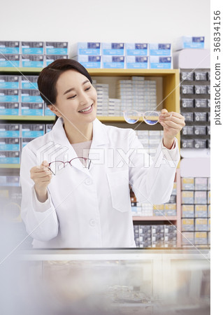 女，配鏡師，配鏡師 36834156