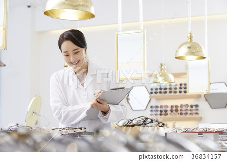 女，配鏡師，配鏡師 36834157