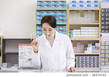 Female, optician, optician 36834162