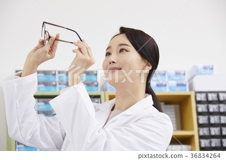Female, optician, optician Female, optician, optician 36834264