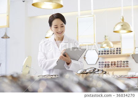 女，配鏡師，配鏡師 36834270