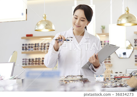 女,配鏡師,配鏡師 女,配鏡師,配鏡師 36834273