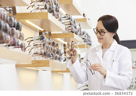 女,配鏡師,配鏡師 女,配鏡師,配鏡師 36834372