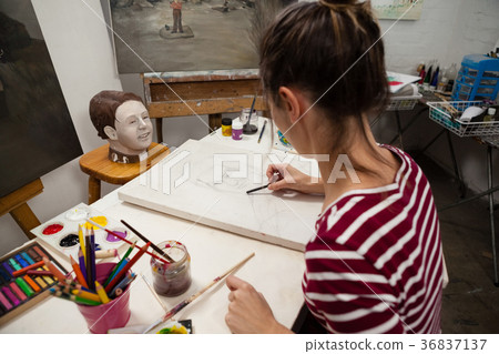 Woman sketching on canvas in drawing class Woman sketching on canvas in drawing class 36837137