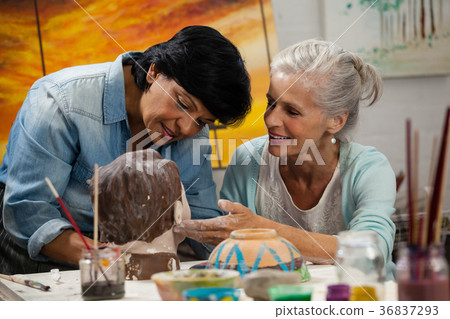 Woman painting a sculptor Woman painting a sculptor 36837293