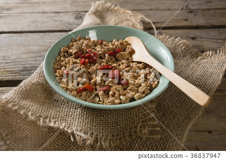 Bowl of oatmeals 36837947