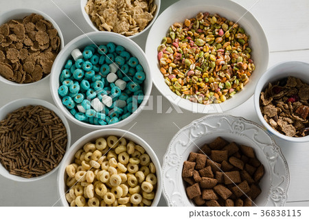 Bowls of various breakfast 36838115