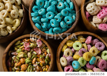 Bowls of various breakfast 36838158