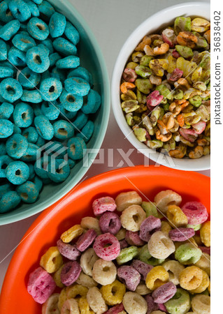Bowls of various breakfast 36838402