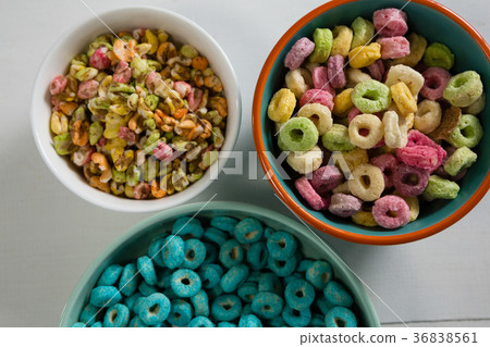 Bowls of various breakfast 36838561