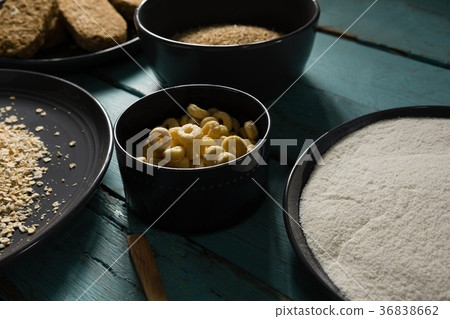 Bowls of various breakfast cereals 36838662