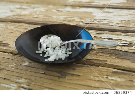 Sea salt in bowl 36839374