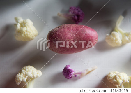 Close-up of sweet potato with cauliflowers Close-up of sweet potato with cauliflowers 36843469