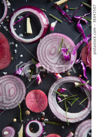 Close-up of onions with beetroots in tray Close-up of onions with beetroots in tray 36843507