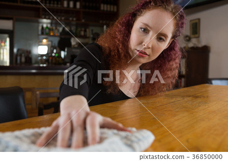 Waitress cleaning bar counter 36850000