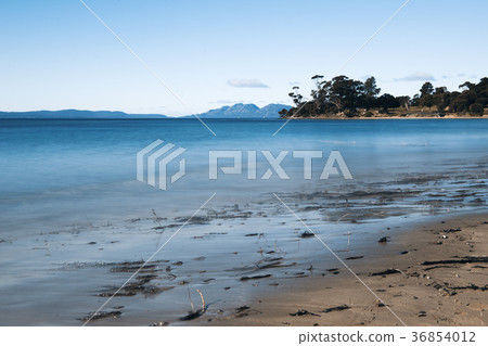 Jubilee beach in the town of Swansea, Tasmania. 36854012