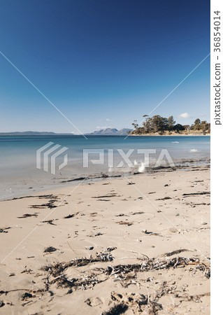 Jubilee beach in the town of Swansea, Tasmania. 36854014