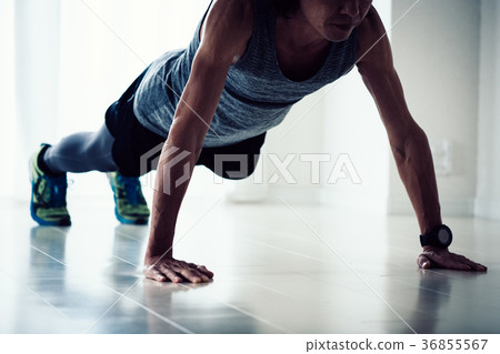 Middle-aged man doing push-ups 36855567