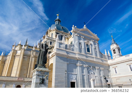 Madrid Almudena Cathedral 36856232