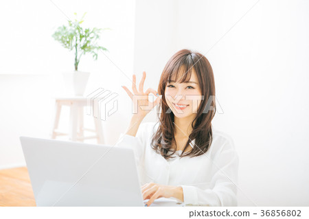 一個好的跡象的女人 一個好的跡象的女人 36856802