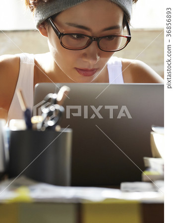 Freelance woman image Freelance woman image 36856893
