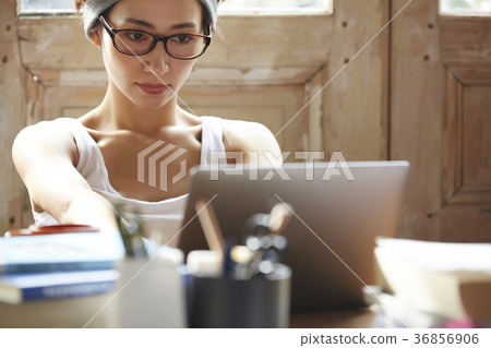 Freelance woman image 36856906