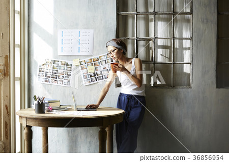 Freelance woman image 36856954