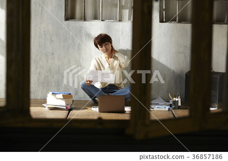 Freelance woman image Freelance woman image 36857186