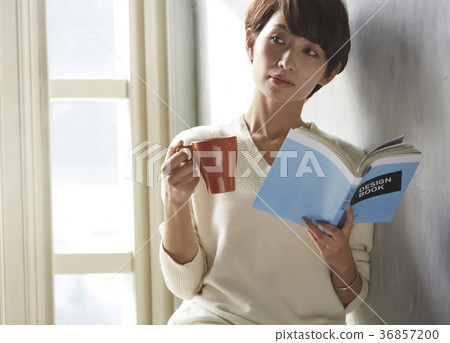 自由職業者的女性形象 36857200