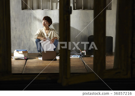 Freelance woman image 36857216