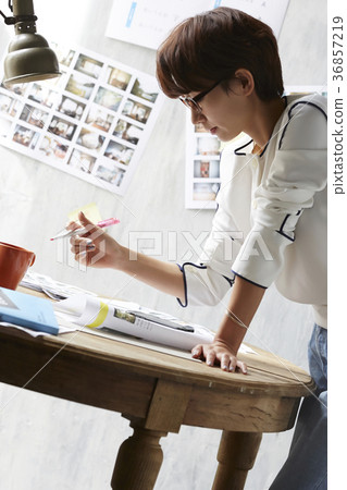 自由職業者的女性形象 36857219