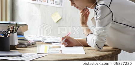 自由職業者的女性形象 自由職業者的女性形象 36857220