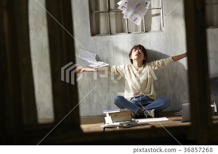 Freelance woman image Freelance woman image 36857268