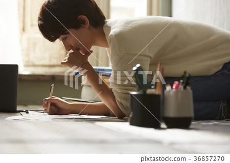 Freelance woman image Freelance woman image 36857270