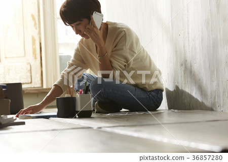 自由職業者的女性形象 自由職業者的女性形象 36857280