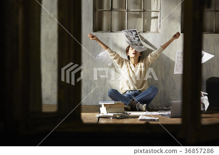 Freelance woman image 36857286