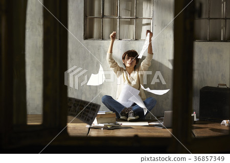 Freelance woman image Freelance woman image 36857349