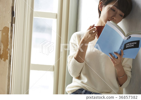 自由職業者的女性形象 自由職業者的女性形象 36857382