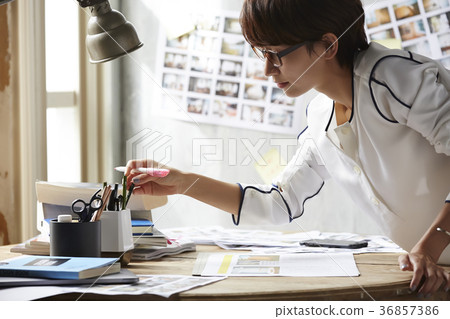 自由職業者的女性形象 36857386