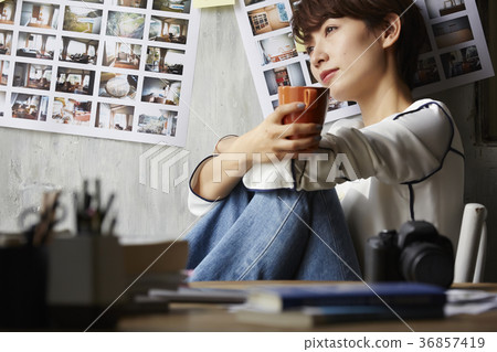 自由職業者的女性形象 36857419