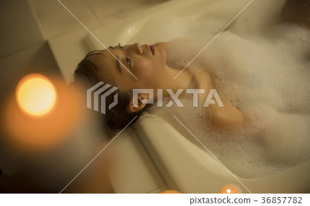 Elegant bath time Elegant bath time 36857782