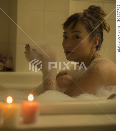 Elegant bath time Elegant bath time 36857791