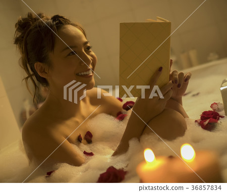 Elegant bath time Elegant bath time 36857834
