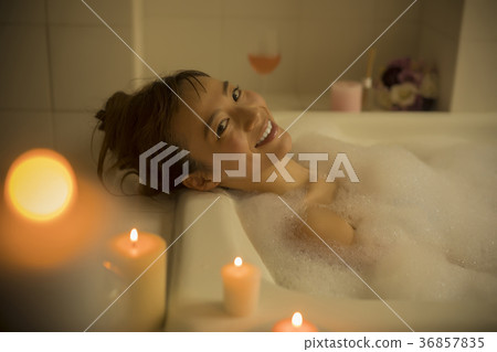 Elegant bath time Elegant bath time 36857835