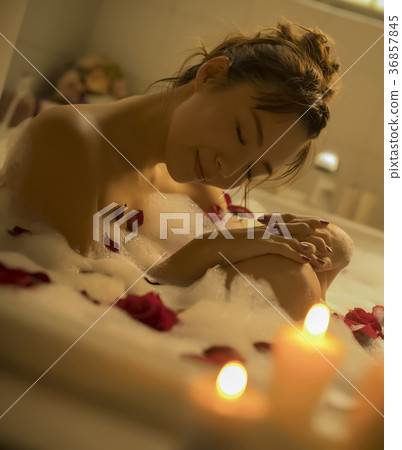 Elegant bath time 36857845